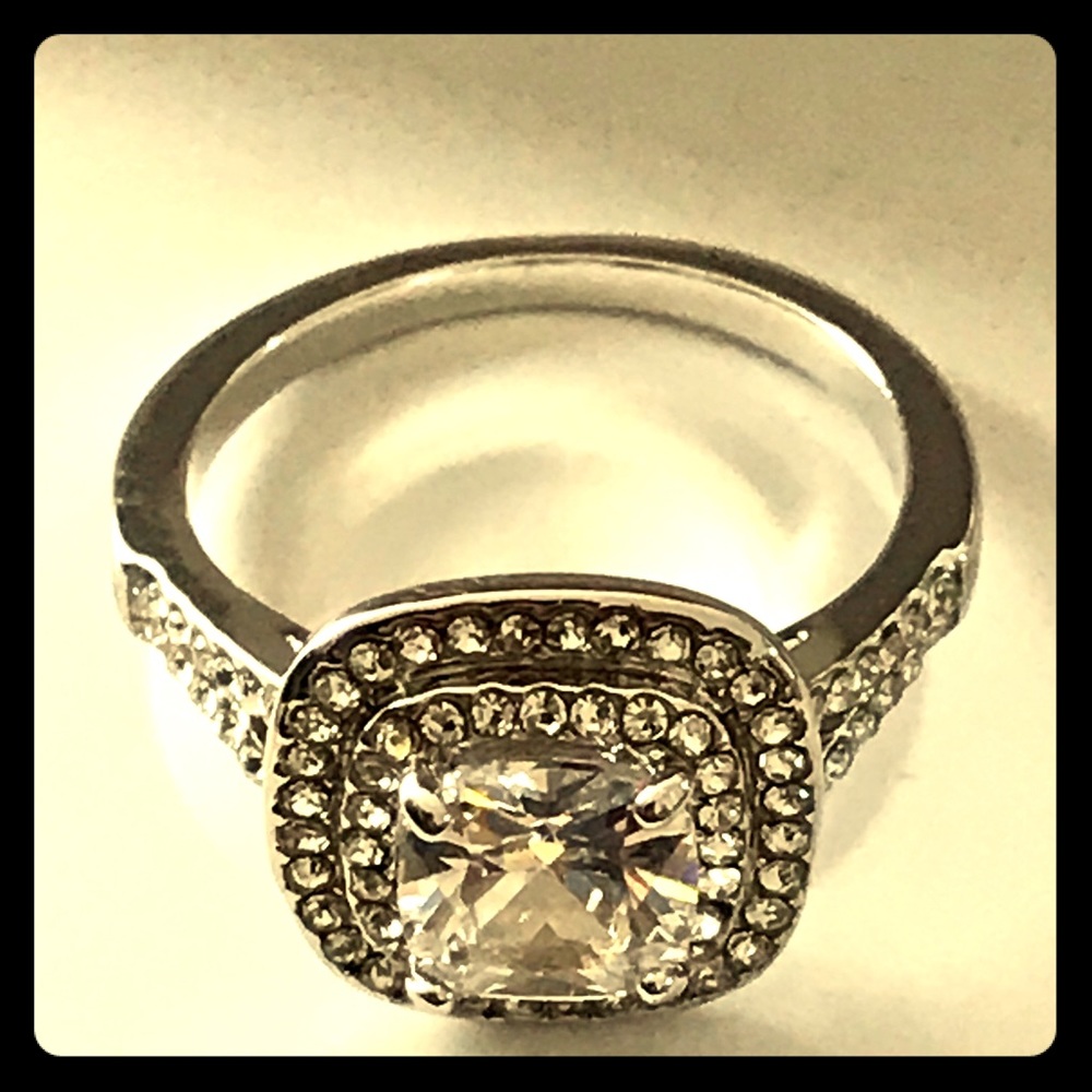 Beautiful diamond ring never been worn
